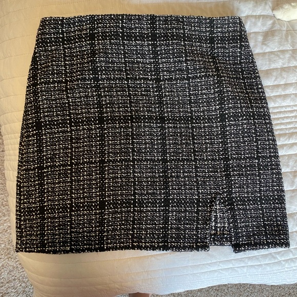 Tweed / plaid mid waist bodycon mini skirt in black / white - Picture 8 of 9